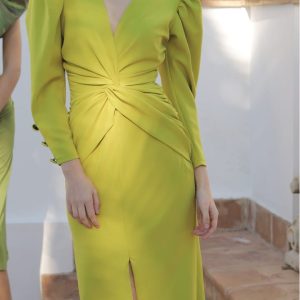 Vestido de fiesta midi, color verde.