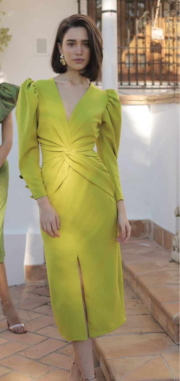 Vestido de fiesta midi, color verde.