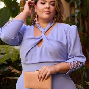 Vestido corto para eventos como bodas o comuniones con nudo en el cuello.